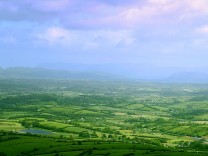 ireland_irish-countryside-farmland